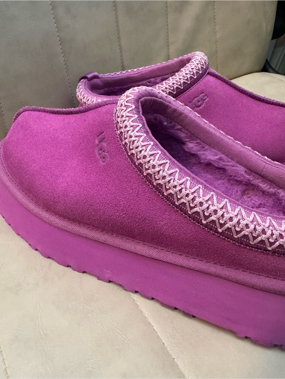 UGG Women’s Tazz in color Purple Ruby Size 10US - Picture 10 of 11